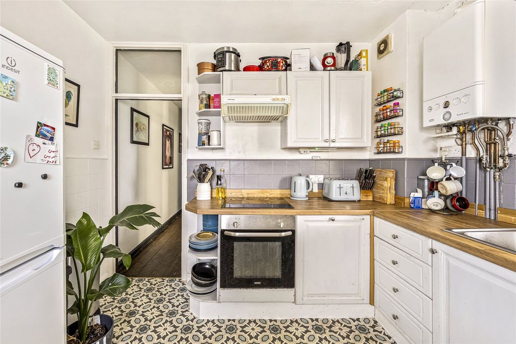 Property photo 2 of 18 Picture No. 17