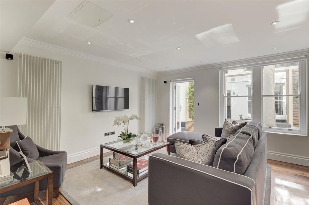 Property photo 2 of 11 B1 86-92 Kensington Gardens Square - 355411 Rec 3