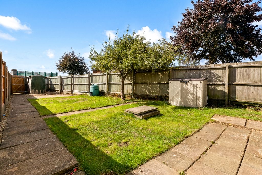 Property photo 2 of 12 Garden
