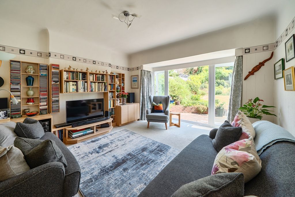 Property photo 2 of 15 1492960-10-6A5A3A9d42E73