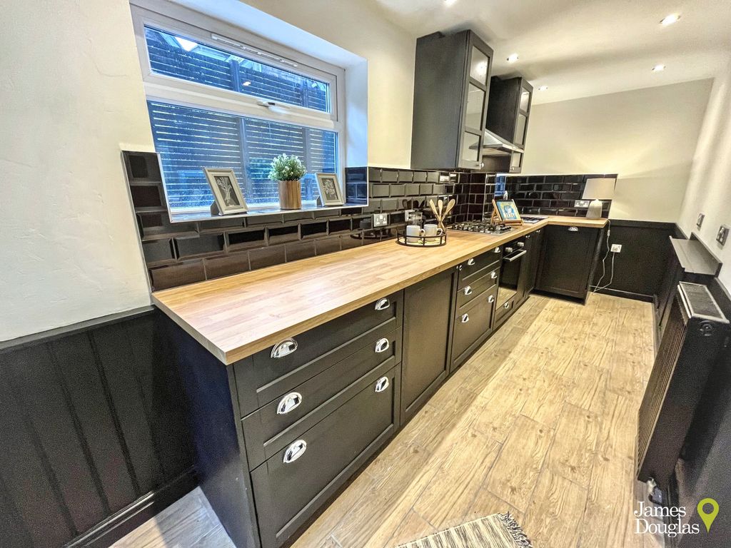 Property photo 2 of 20 Kit1 (1)