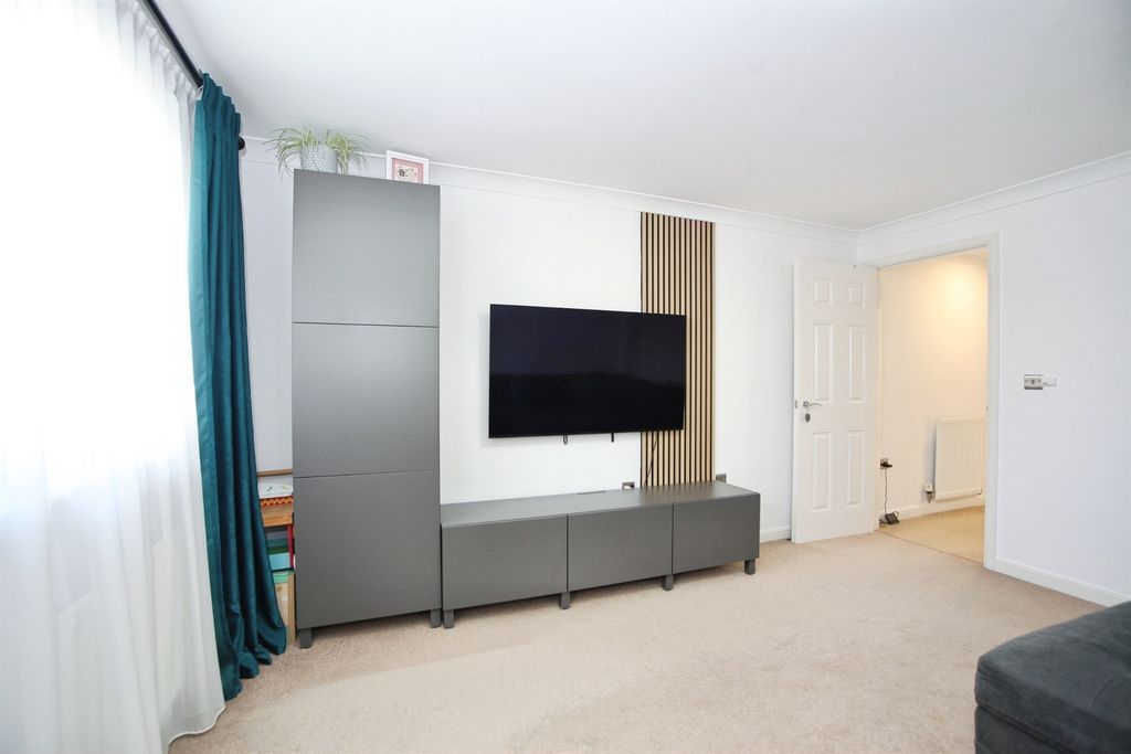Property photo 2 of 21