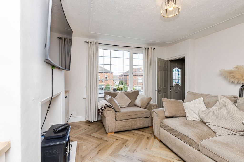 Property photo 2 of 15 Lounge