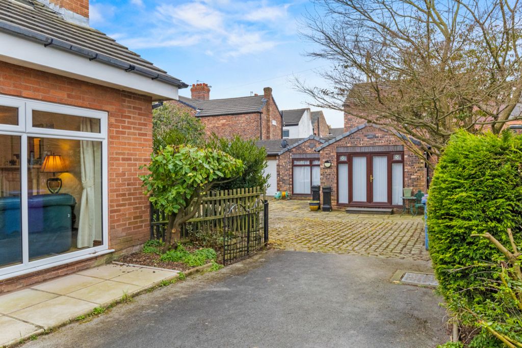 Property photo 2 of 35