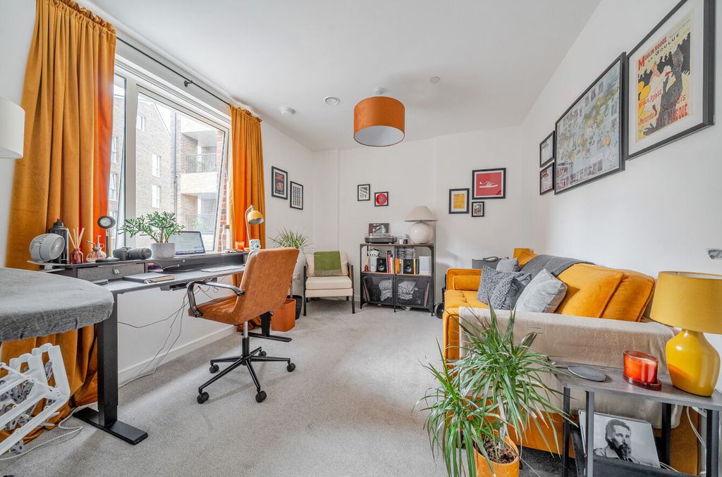 Property photo 2 of 15 1326669-1-687644E...