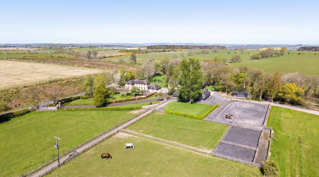Property photo 2 of 44 East Thornton Farm