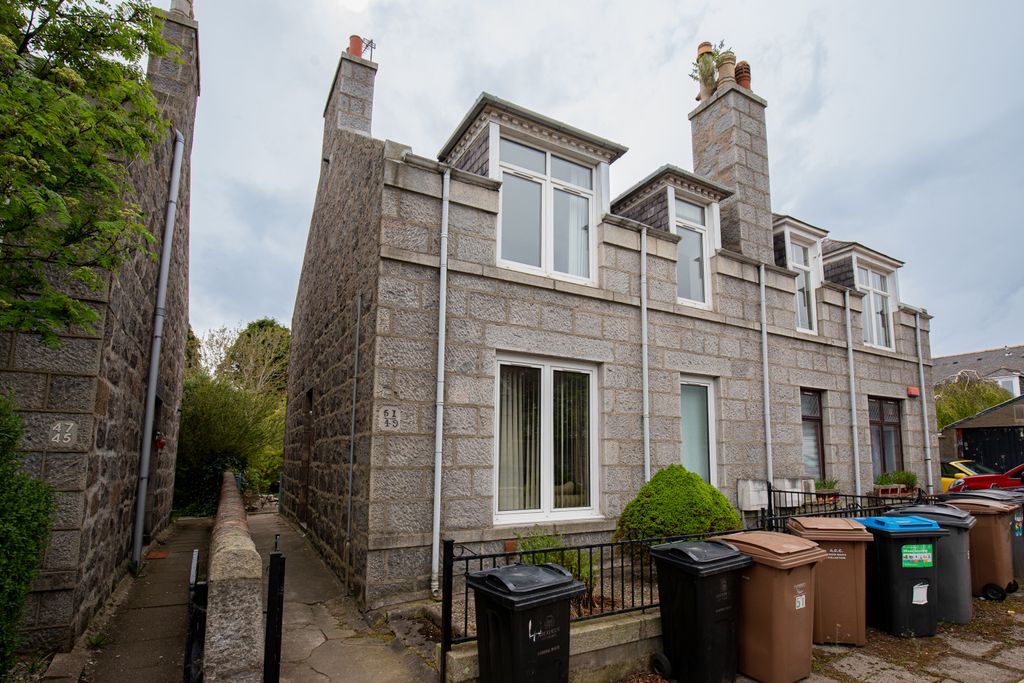 Property photo 1 of 8 Exterior