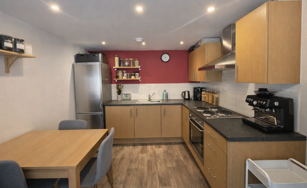Property photo 3 of 6 Kitchen