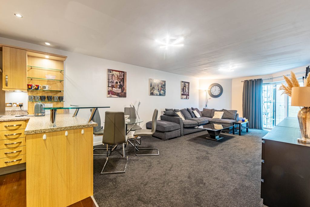 Property photo 1 of 17 Living1
