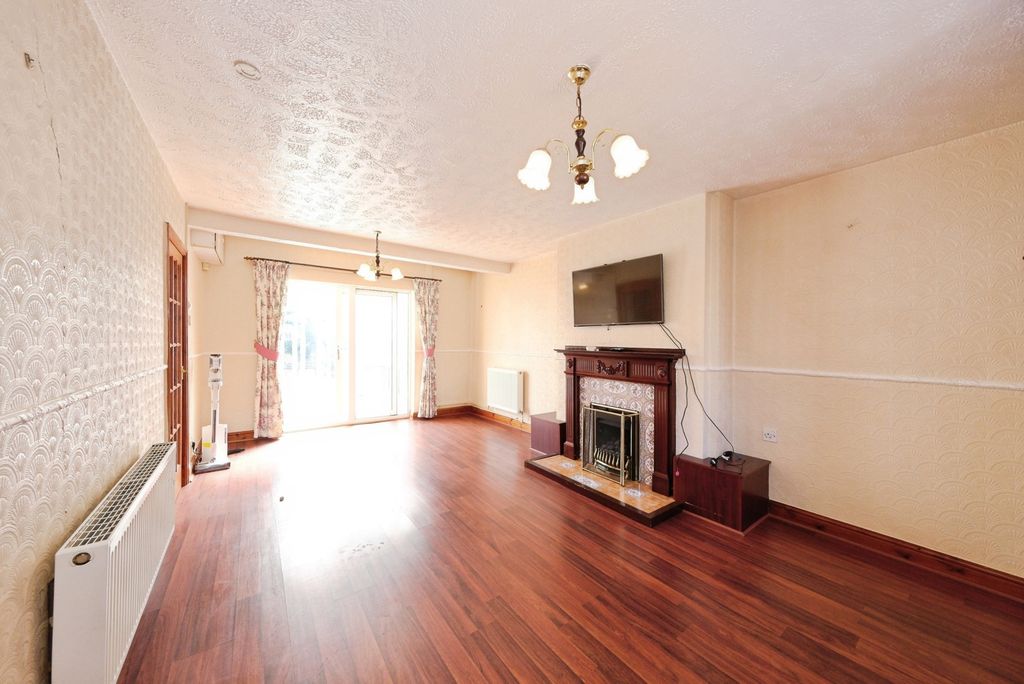 Property photo 3 of 15 Pbox-Img.Jpg
