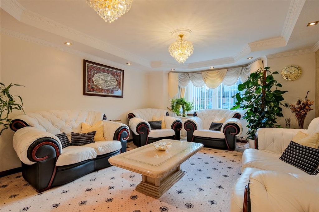 Property photo 3 of 28