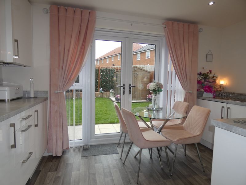 Property photo 1 of 19 Kitchen/Breakfast