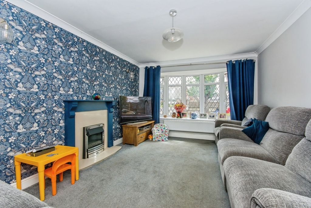 Property photo 3 of 17 Photo