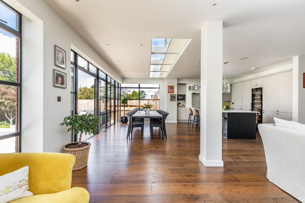 Property photo 3 of 22