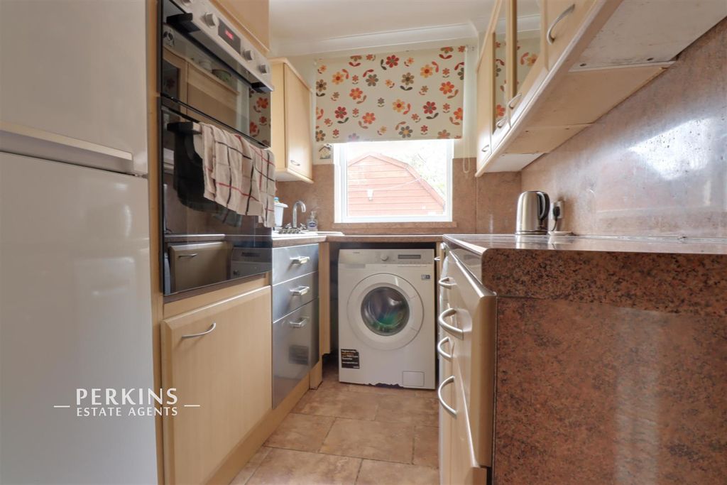 Property photo 3 of 9 Kitchen.Jpg