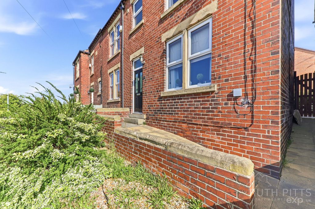 Property photo 2 of 28