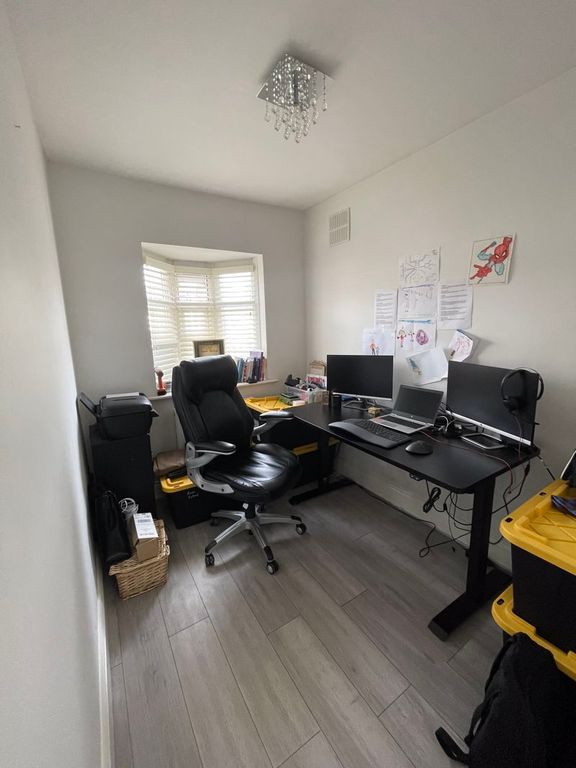 Property photo 3 of 10 Photo 9