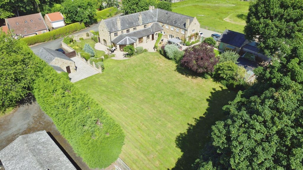 Property photo 3 of 31 Photo 30