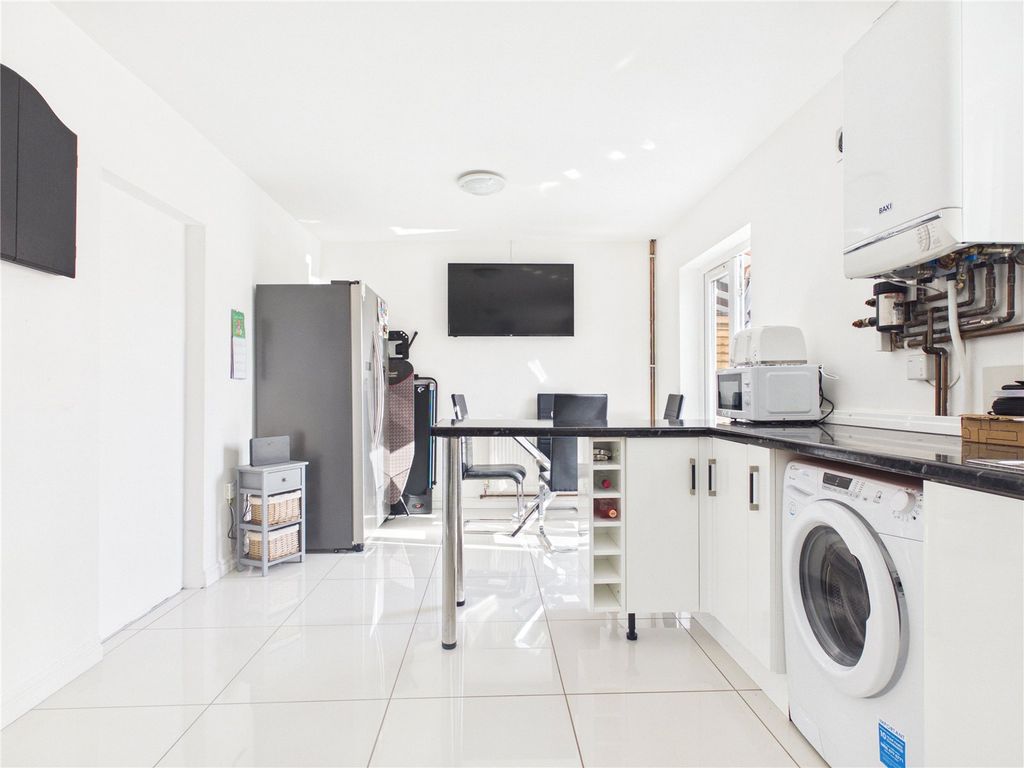 Property photo 1 of 19 Picture No. 06