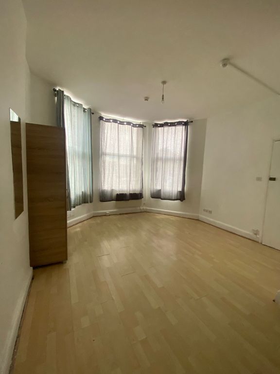 Property photo 3 of 5