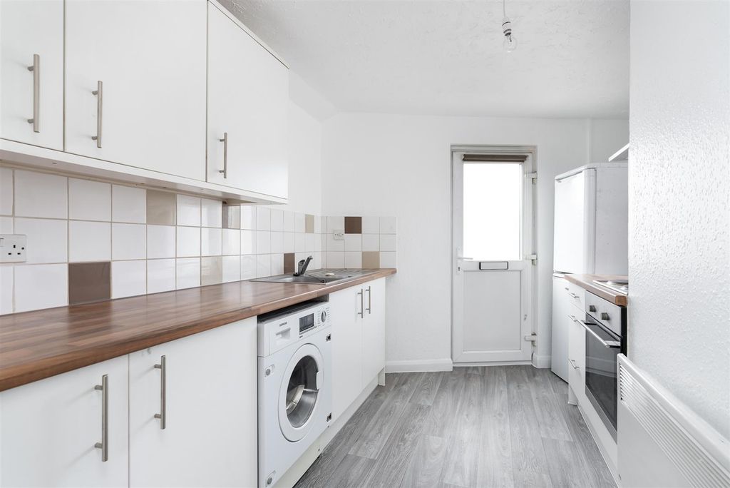 Property photo 2 of 11 Station Road-7.Jpg