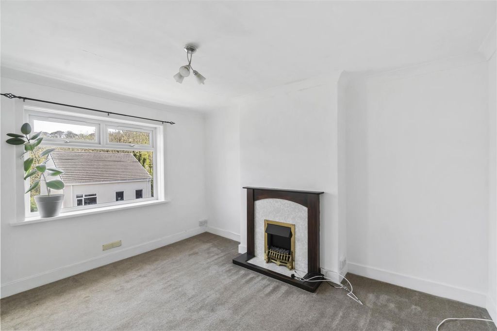 Property photo 3 of 9 Living Room