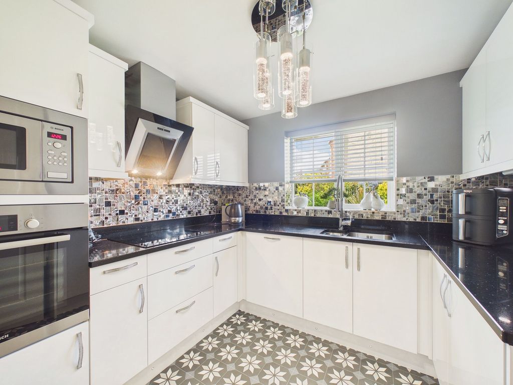 Property photo 3 of 13 Kitchen