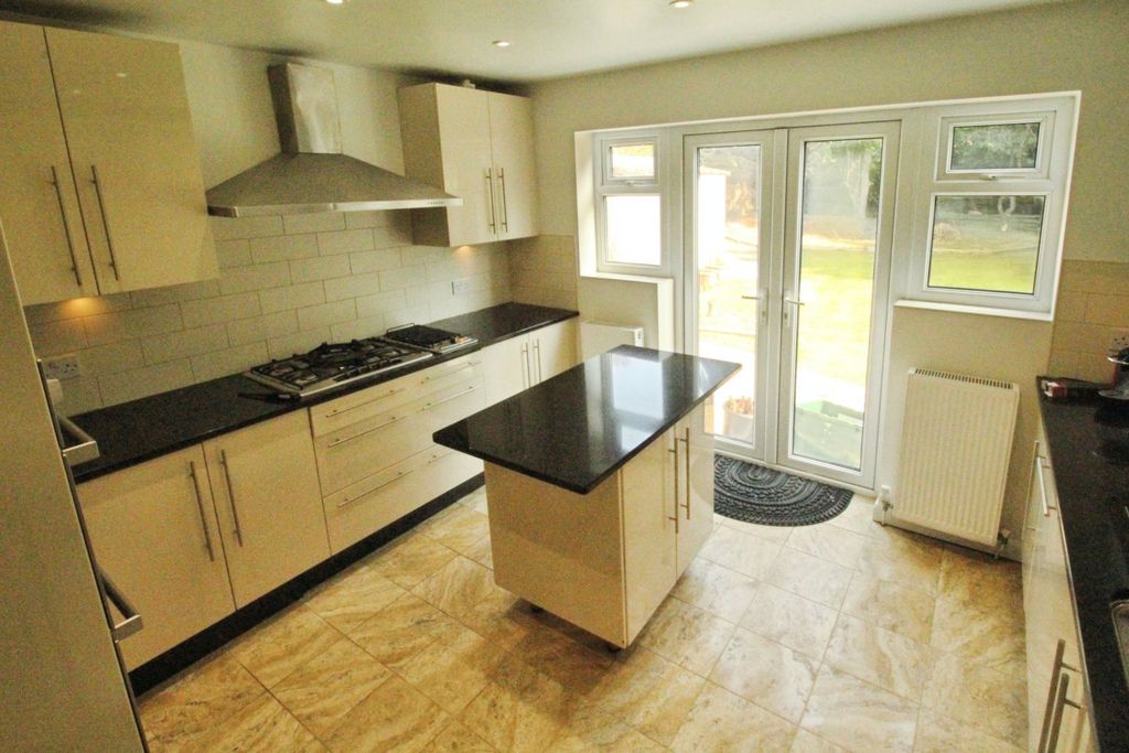 Property photo 2 of 17 Picture No. 21