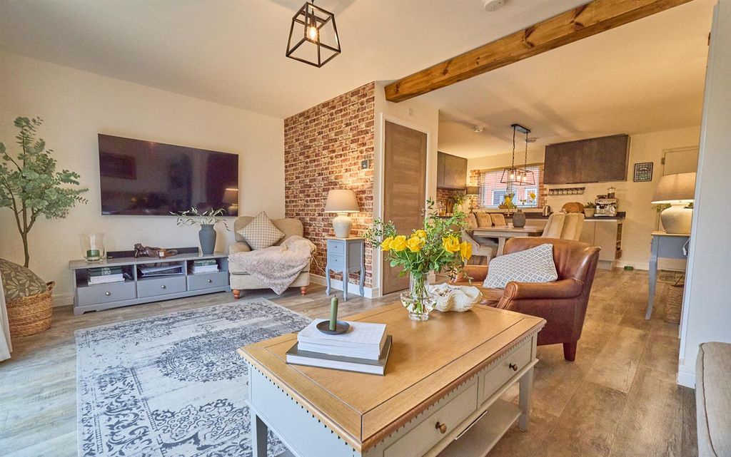 Property photo 2 of 13 Bowleys View, Es 9.Jpg