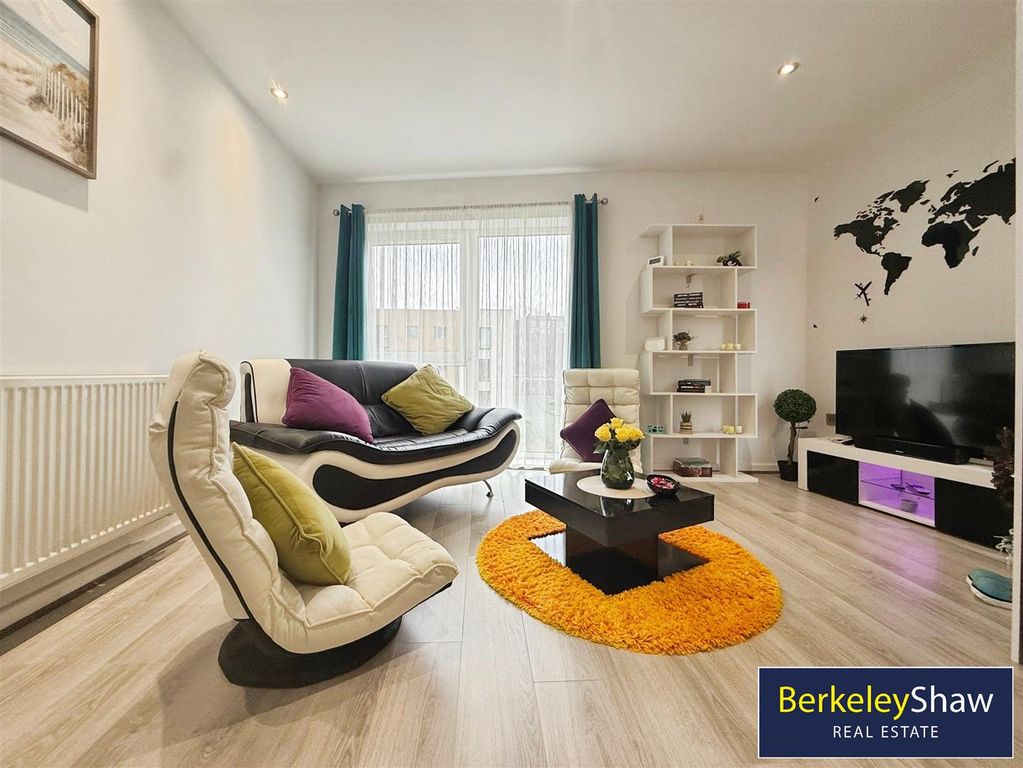 Property photo 2 of 20 Lounge