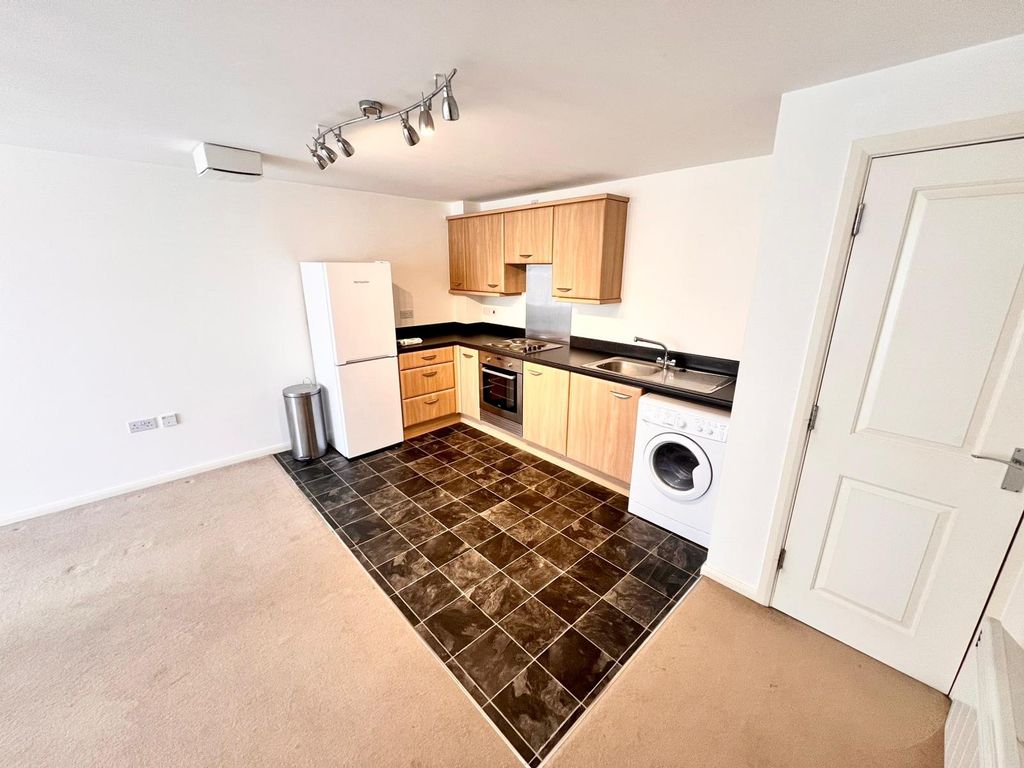 Property photo 3 of 6 Kitchen