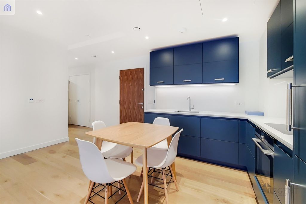 Property photo 3 of 12 Kitchen