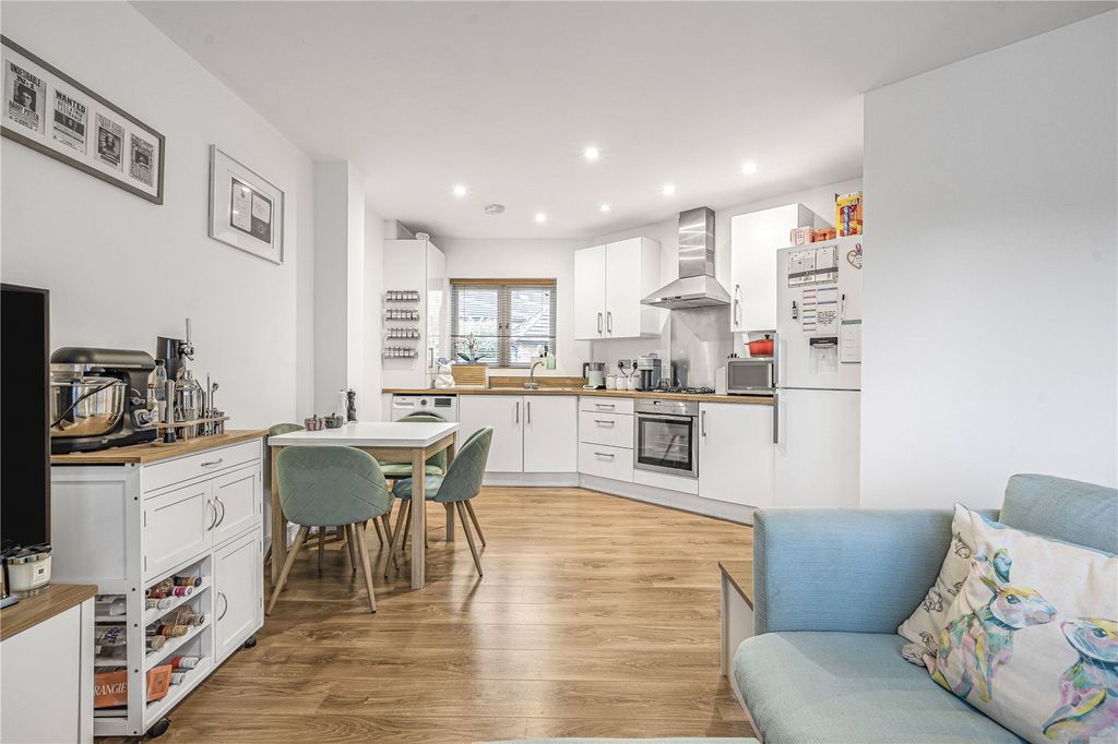 Property photo 3 of 19 Reception/Kitchen