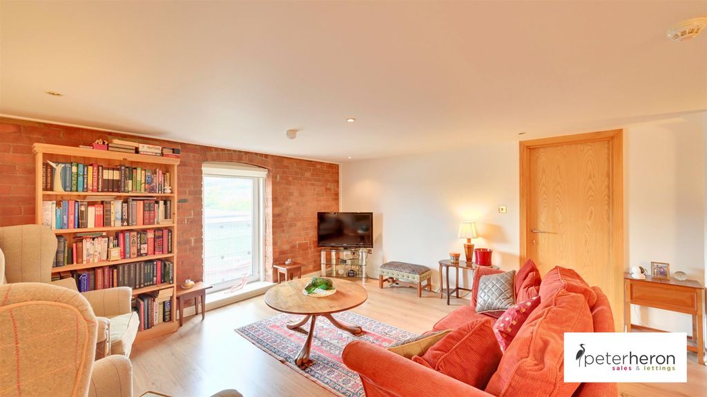 Property photo 2 of 20 Open Plan Lounge/Diner