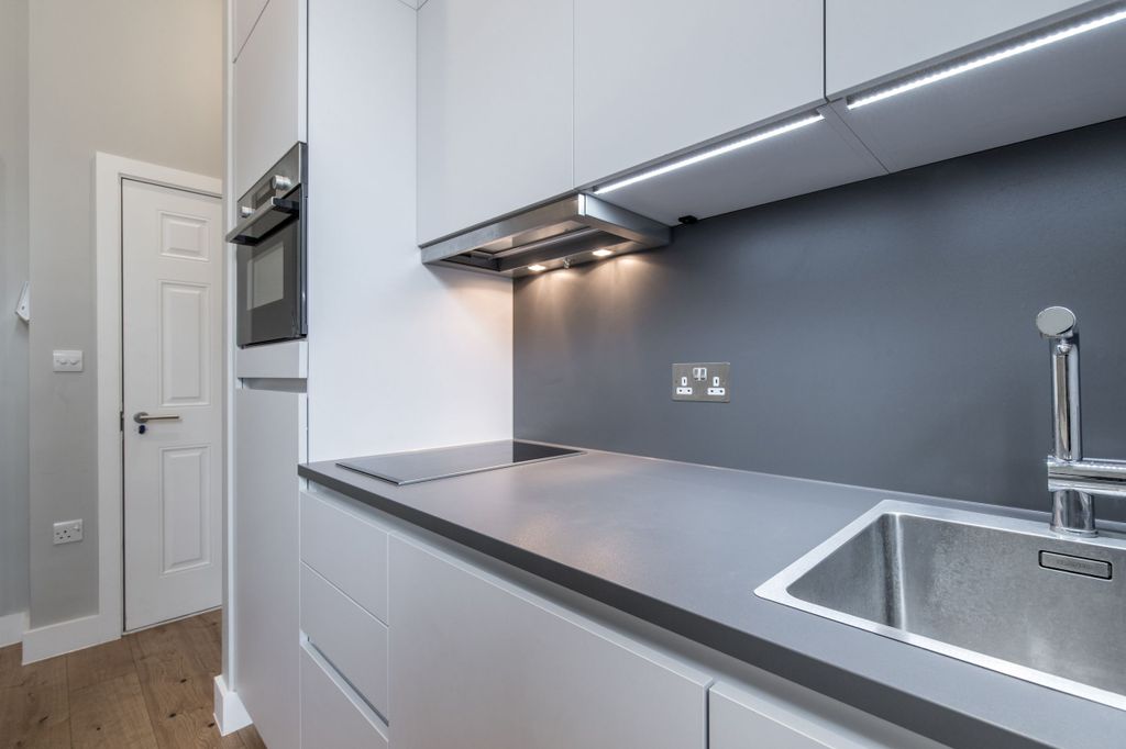 Property photo 2 of 20 Bedroom