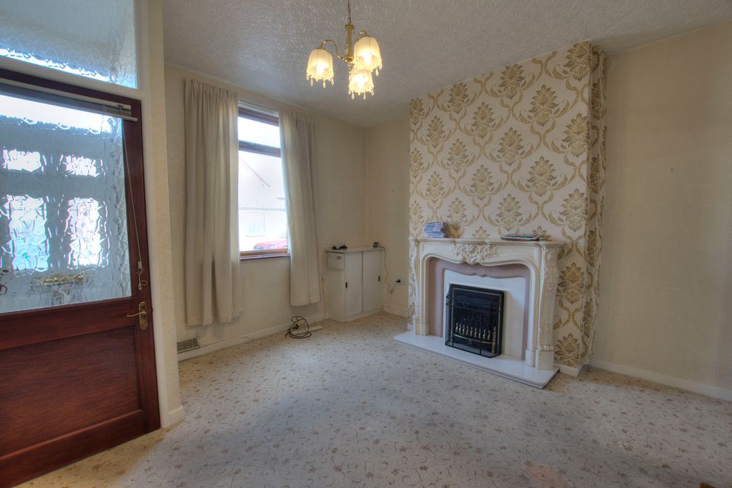 Property photo 2 of 17 2. Living Room