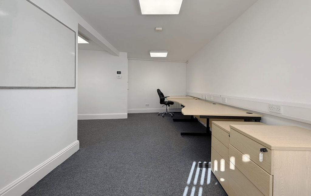 Property photo 3 of 8 Commercialspacetorent_Altrincham_0000S_0004_Layer147Min.Png