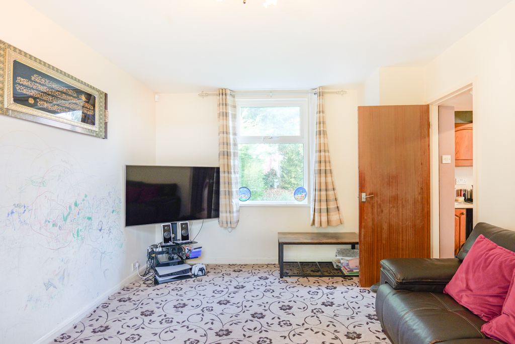 Property photo 3 of 25