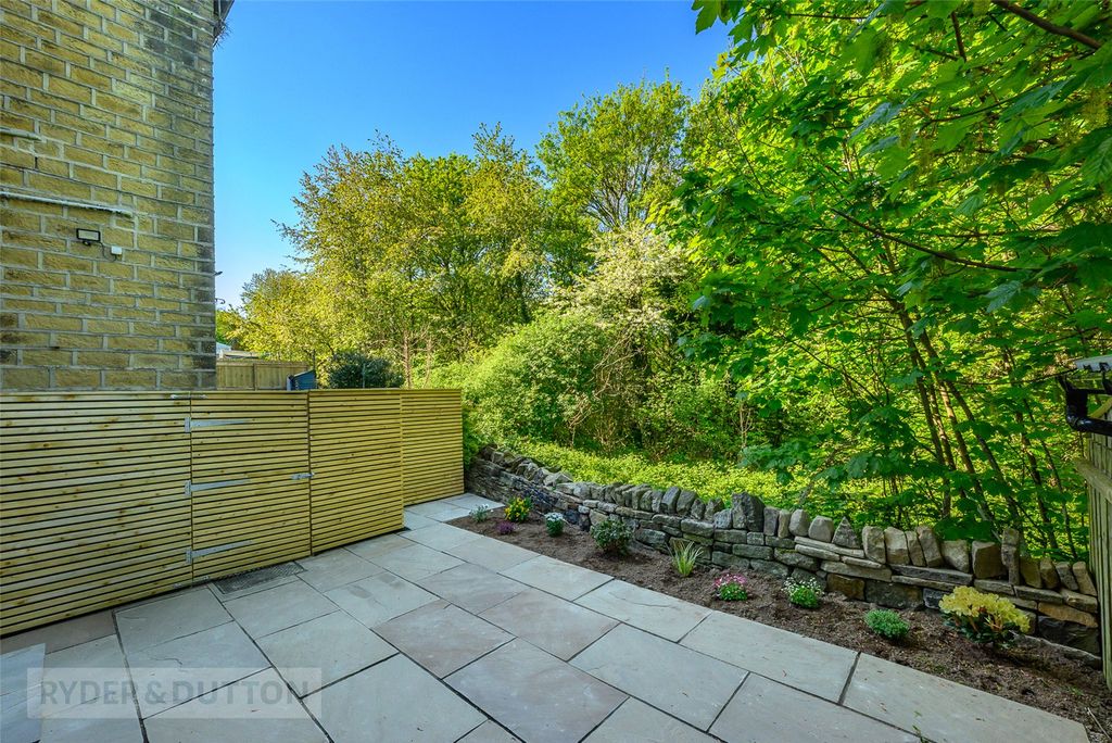Property photo 2 of 23 Garden