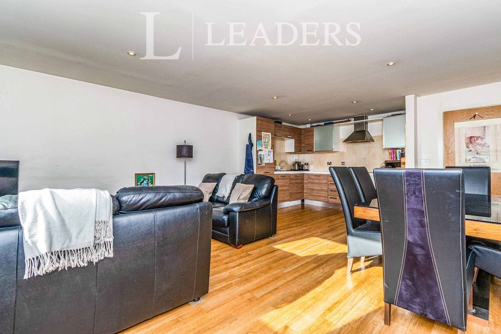 Property photo 3 of 10 3