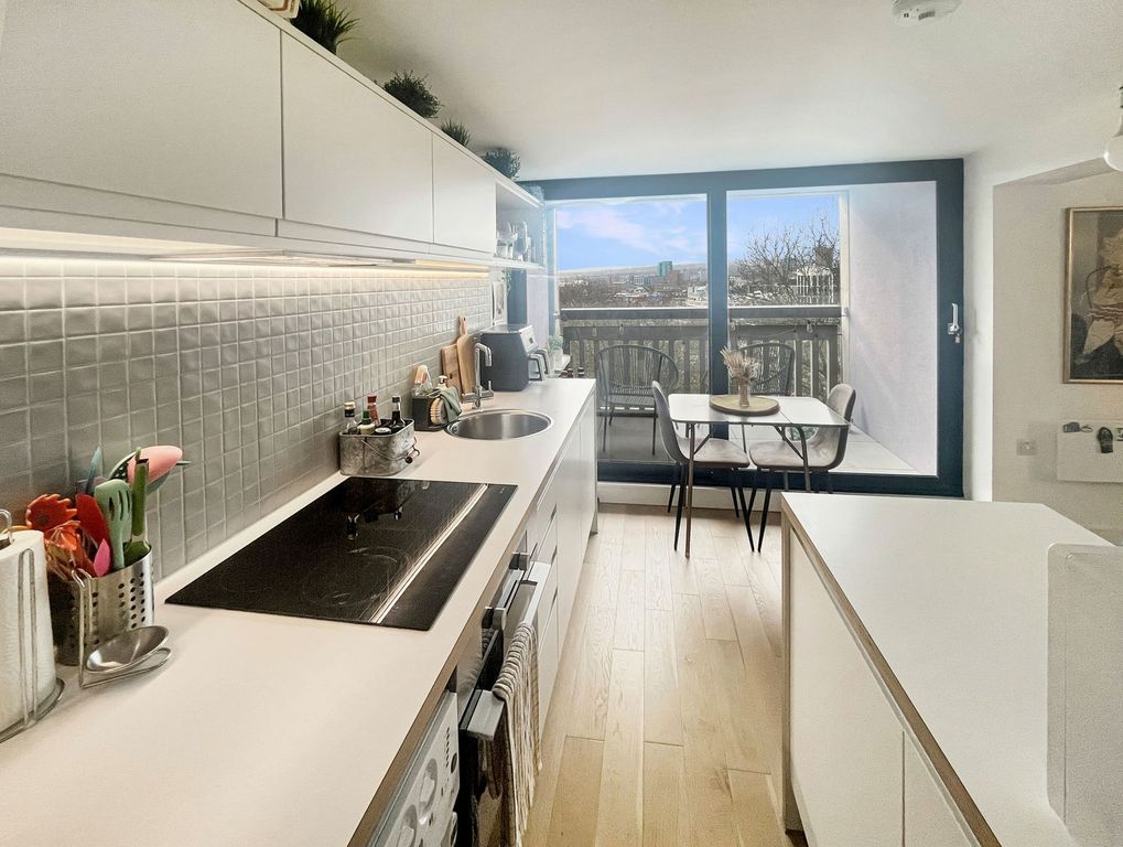 Property photo 1 of 31