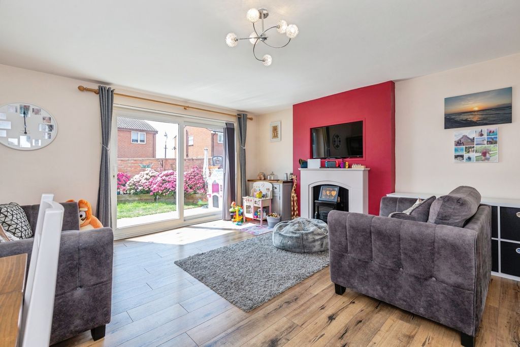 Property photo 2 of 17 Photo