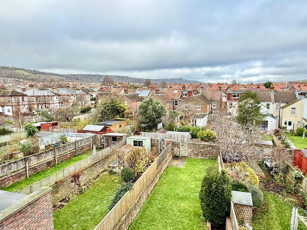 Property photo 3 of 14 Picture No. 14