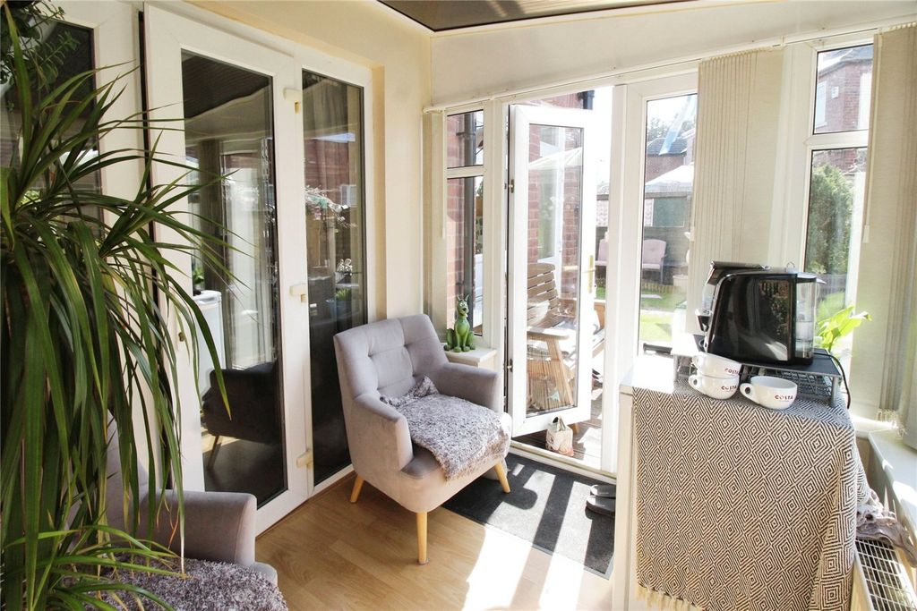 Property photo 3 of 19 Conservatory