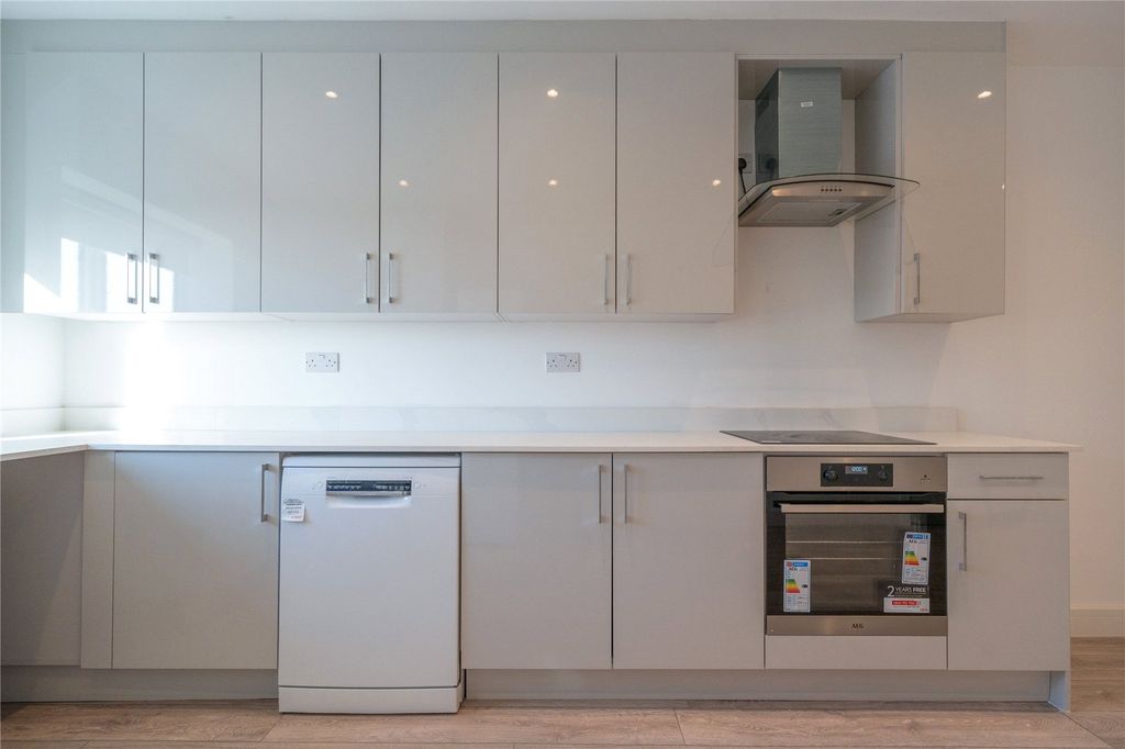 Property photo 3 of 15 Picture No. 16