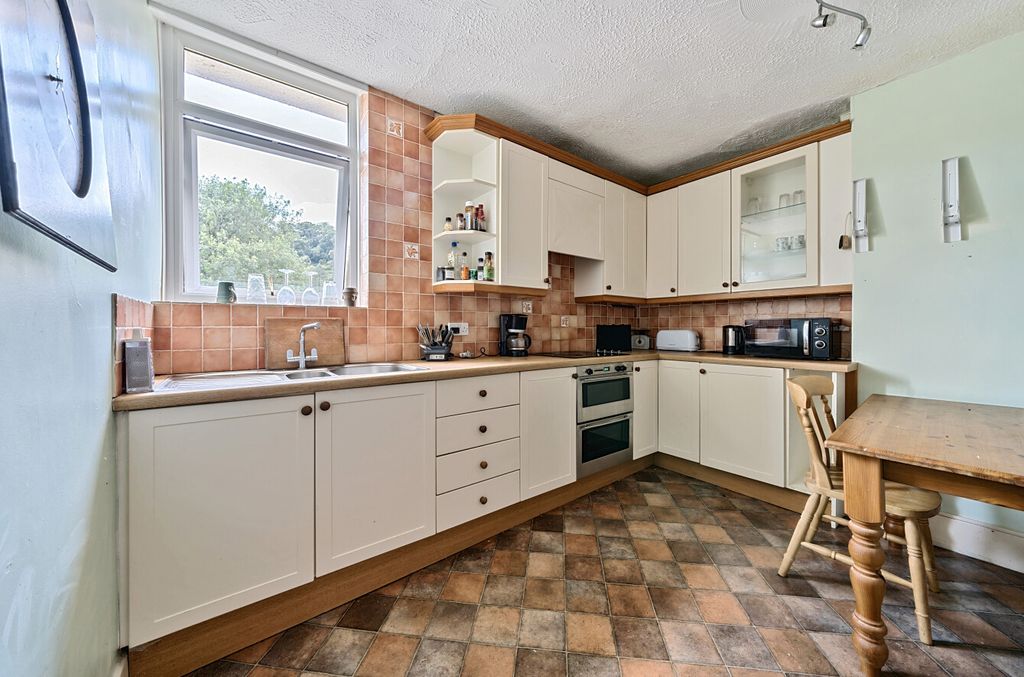 Property photo 3 of 16 Dulverton, Seddons