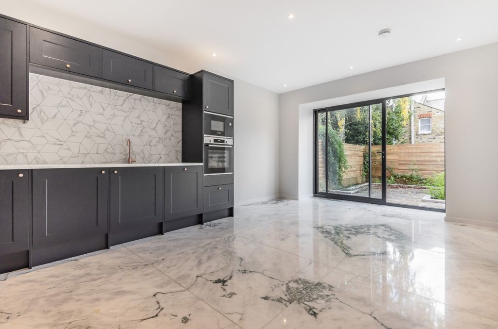 Property photo 1 of 17 654734 (2)