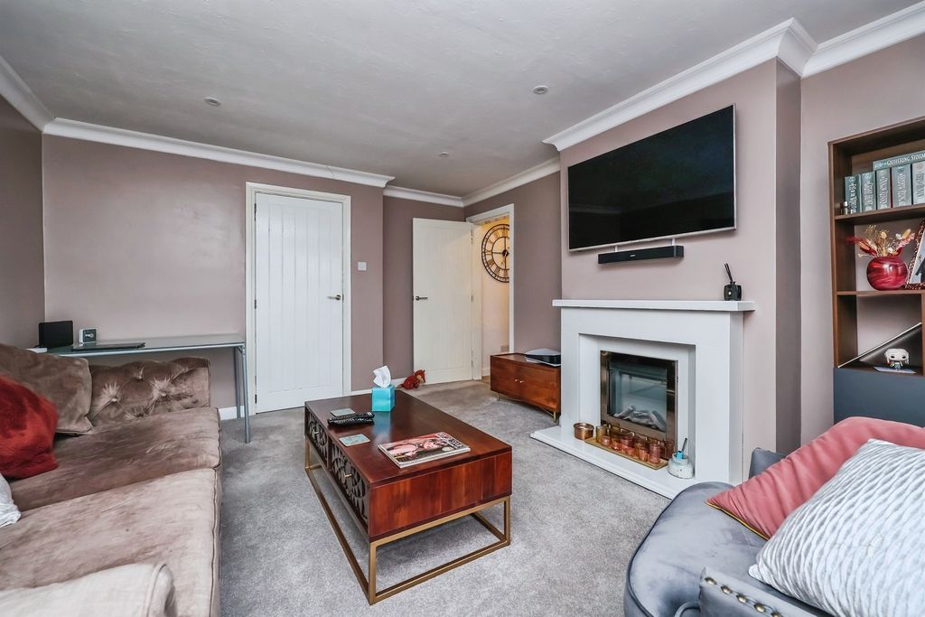 Property photo 3 of 17