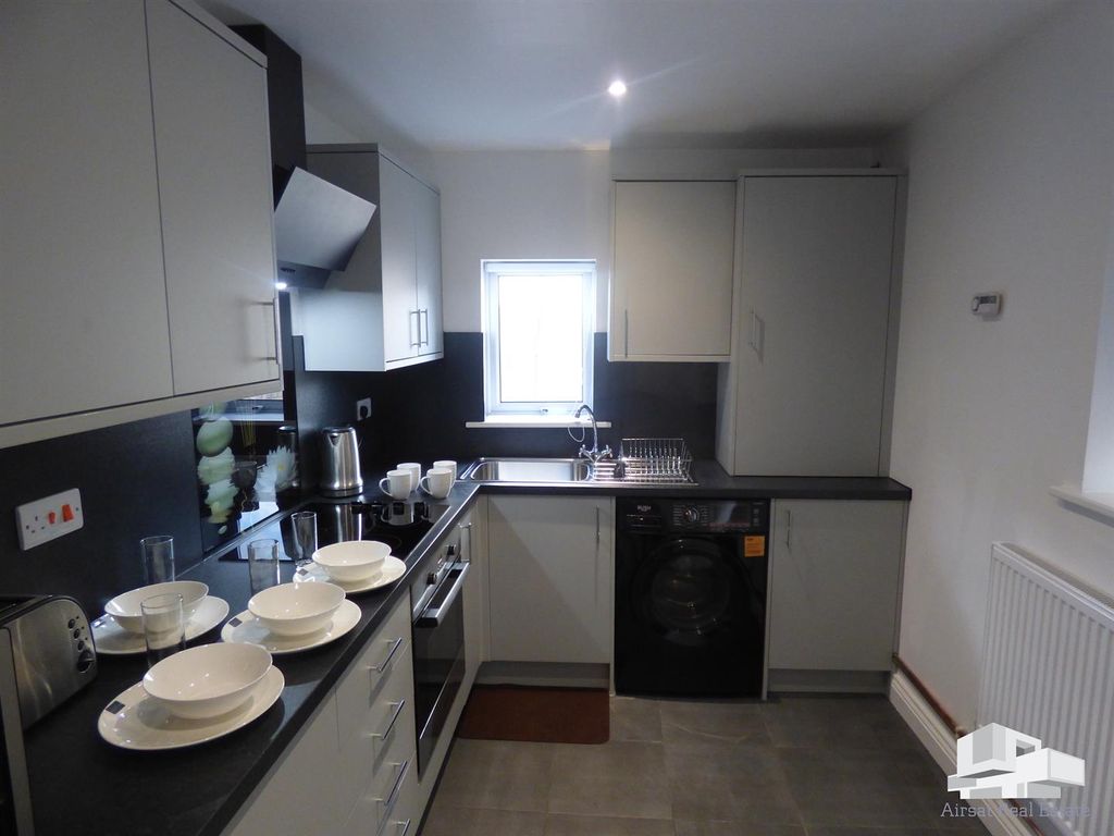 Property photo 3 of 20 Kitchen