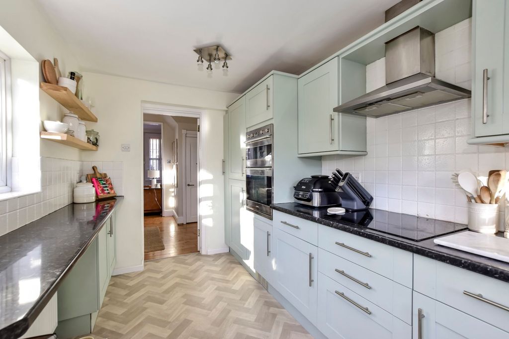 Property photo 3 of 21